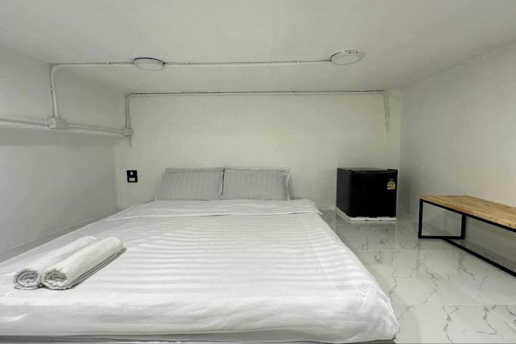 Megun Capsule 150 Cm Apartment Банкок Екстериор снимка